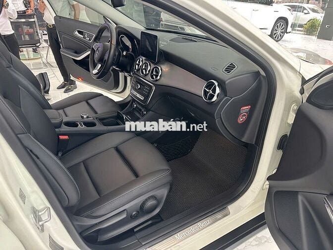 Mercedes GLA200 2017 Trắng 38.000 Km