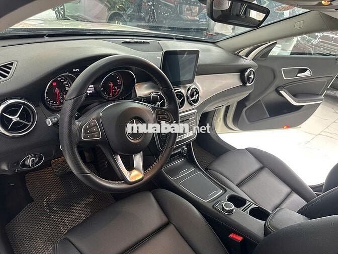 Mercedes GLA200 2017 Trắng 38.000 Km