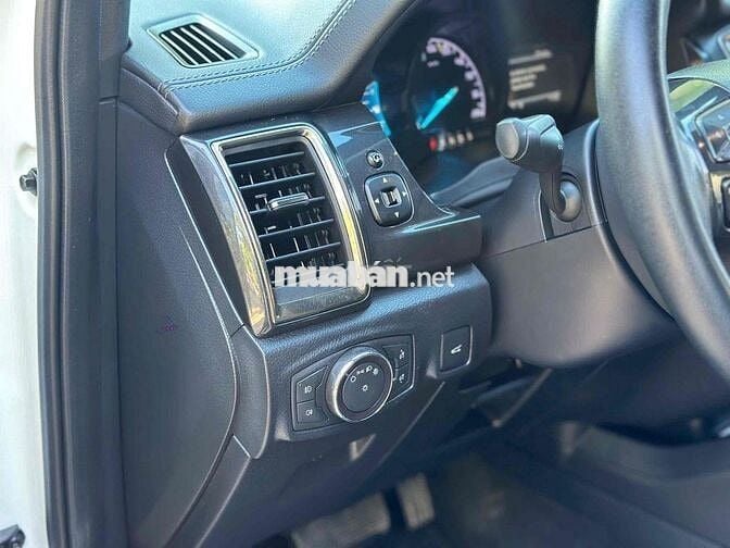 Ford Everest 2019 Titanium 7 chỗ Tự động Trắng