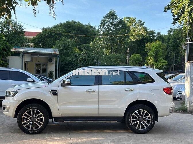 Ford Everest 2019 Titanium 7 chỗ Tự động Trắng