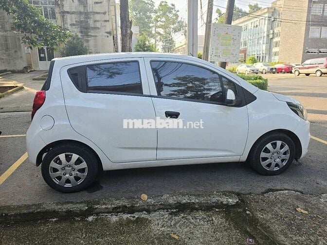 Chevrolet Spark Trắng 5 chỗ có màn hình