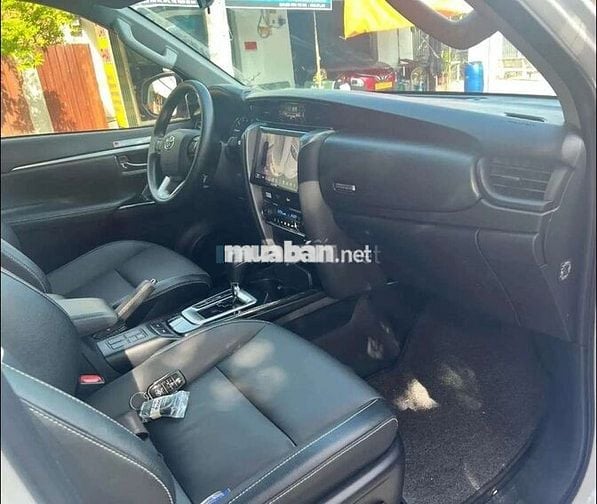 Toyota Fortuner 2025 Trắng Siêu Lướt 6.200 km