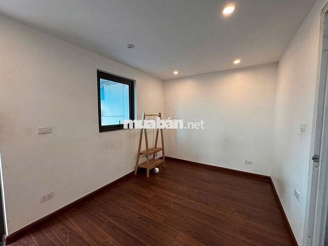 Cgho thuê nhà ngõ 156 Lim Ngưu - Ô tô đỗ cửa - 30m2 - 4 tầng