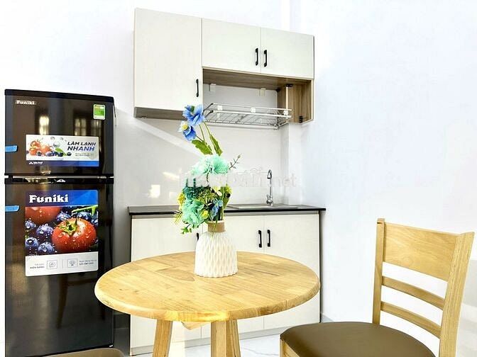 Căn hộ cho thuê 2 PN mới 100% ngay chợ Hạnh Thông Tây giá rẻ