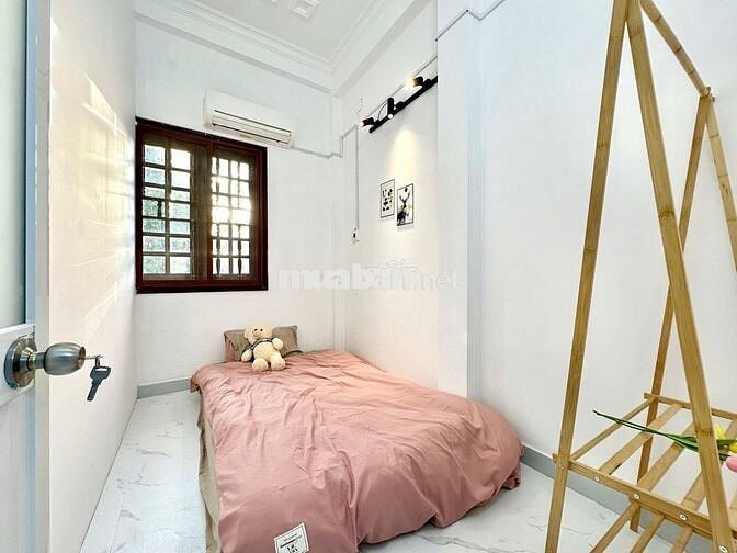 Căn hộ cho thuê 2 PN mới 100% ngay chợ Hạnh Thông Tây giá rẻ
