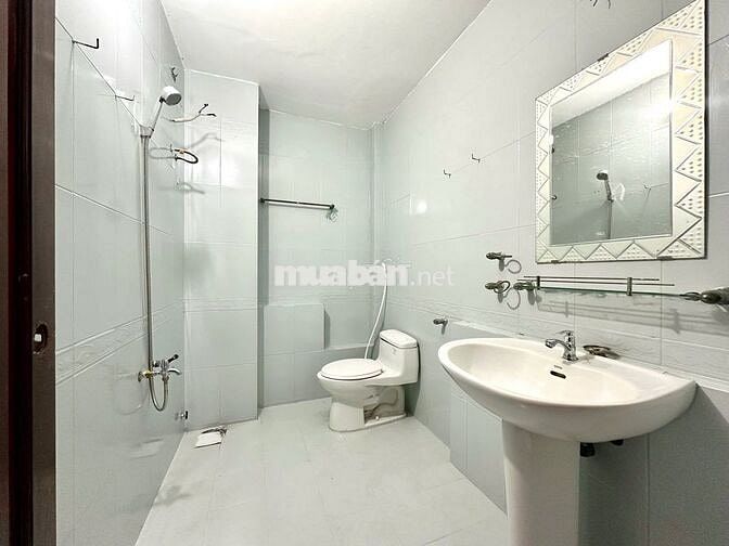 Căn hộ cho thuê 2 PN mới 100% ngay chợ Hạnh Thông Tây giá rẻ