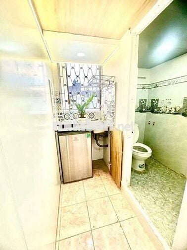 Trọ gác ban công - Mặt tiền Nguyễn Trãi Q5 