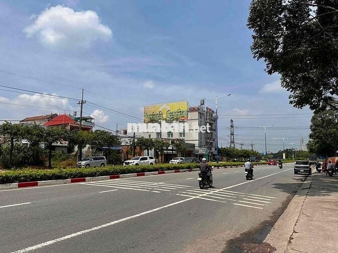 Mặt bằng ngang 15m ngay vòng xoay TP Mới Bình Dương