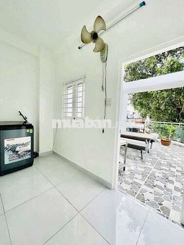 CHO THUÊ GÓC 2MT HẺM XE TẢI THÔNG THỐNG NHẤT P11 4PN 3WC