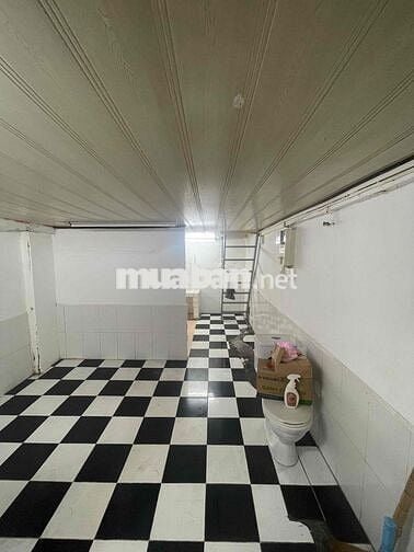 cho thuê căn nhà trống có gác suốt vị trí vip