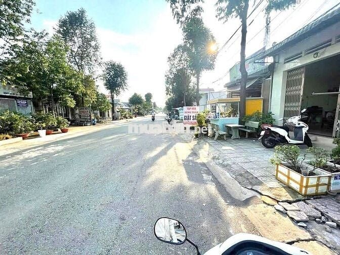 Bán đất 135m2 đang cho thuê kinh doanh ở Tân Phú Trung giá 850 triệu.