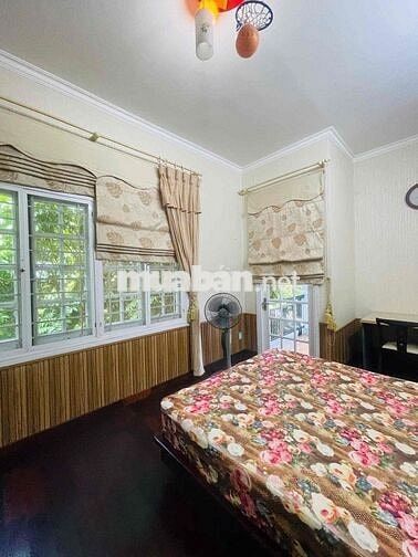 Cho thuê biệt thự 3 tầng, 2 mặt tiền, 4BR, 4WC diện tích 131m2
