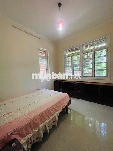 Cho thuê biệt thự 3 tầng, 2 mặt tiền, 4BR, 4WC diện tích 131m2