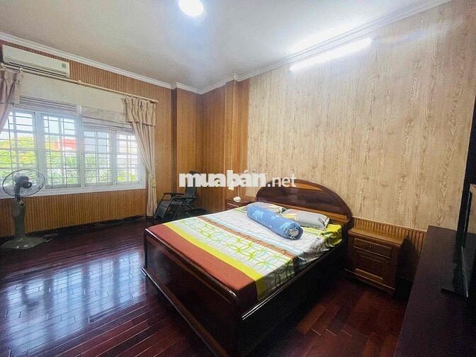 Cho thuê biệt thự 3 tầng, 2 mặt tiền, 4BR, 4WC diện tích 131m2