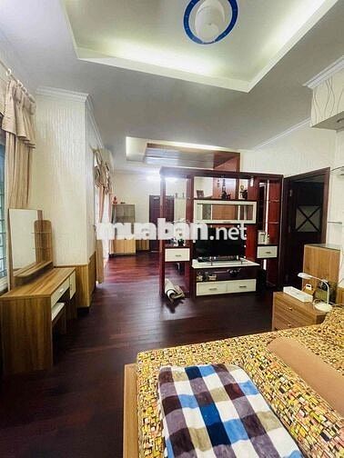 Cho thuê biệt thự 3 tầng, 2 mặt tiền, 4BR, 4WC diện tích 131m2