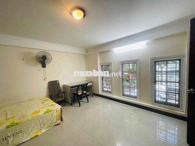 Cho thuê biệt thự 3 tầng, 2 mặt tiền, 4BR, 4WC diện tích 131m2