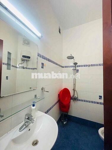 Cho thuê biệt thự 3 tầng, 2 mặt tiền, 4BR, 4WC diện tích 131m2