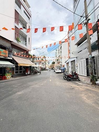 Nhà mới, Góc, Nguyễn Văn Nguyễn, 5Tầng,3PN, gần Hoàng Sa