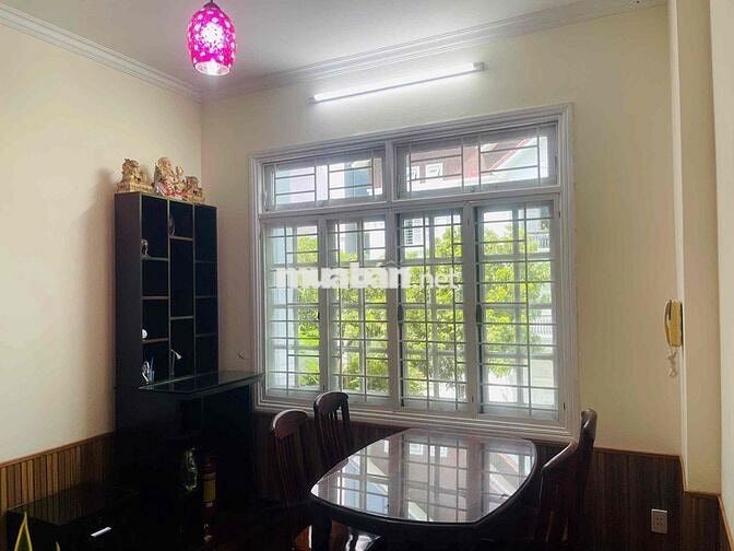 Cho thuê biệt thự 3 tầng, 2 mặt tiền, 4BR, 4WC diện tích 131m2