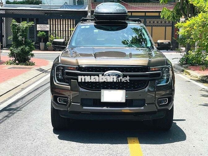 Ford Ranger XLS AT 2023 lên nhiều đồ chơi