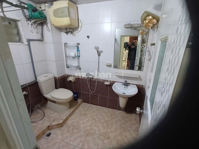 Cho thuê căn hộ tầng 5, khu tập thể Ngân hàng, phường Hồng hà, Hà Nội,