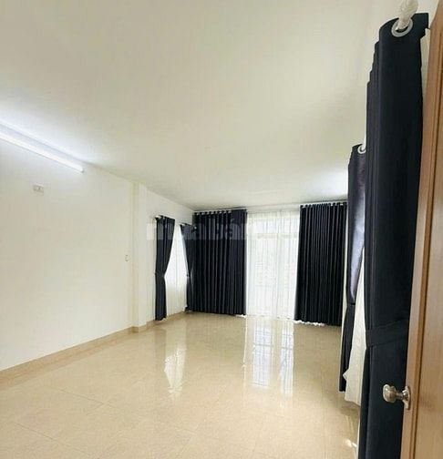 🔥 CHỦ NGỘP BÁN GẤP! NHÀ Ô TÔ NGÃ 5 HOÀNG DIỆU - SẴN DÒNG TIỀN  🔥