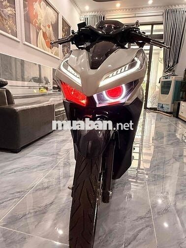Honda Vario 150 Sporty Trắng