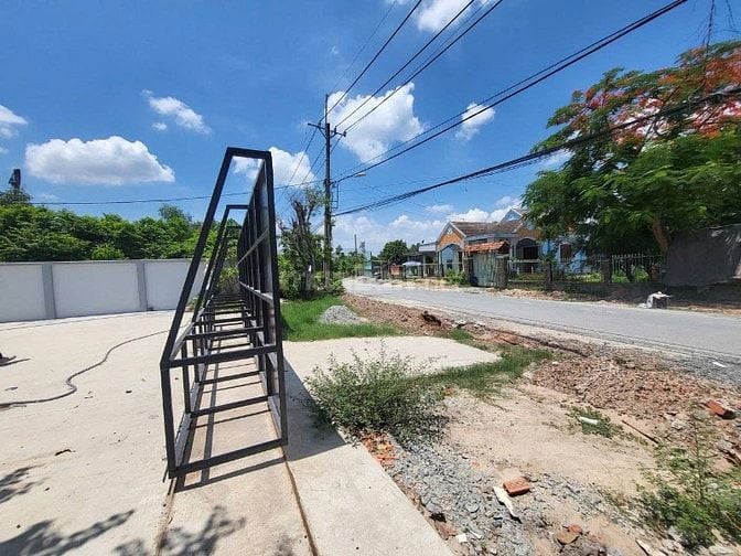 Xưởng 580m2 mới 100%, 1,230m2 đất có 800 thổ, MT Sông Lu, +  Củ Chi