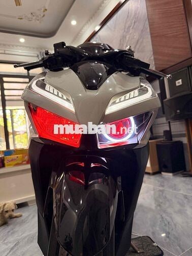 Honda Vario 150 Sporty Trắng