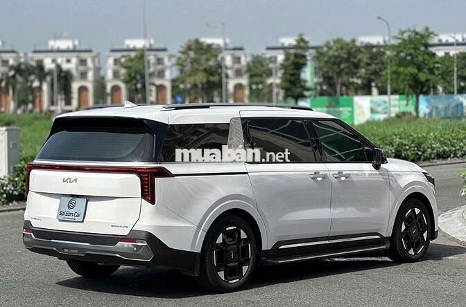 Kia Carnival Signature 2025 Trắng 7 chỗ 2000 km