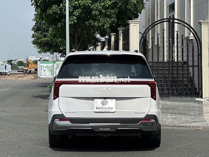 Kia Carnival Signature 2025 Trắng 7 chỗ 2000 km