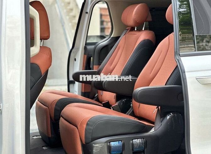 Kia Carnival Signature 2025 Trắng 7 chỗ 2000 km