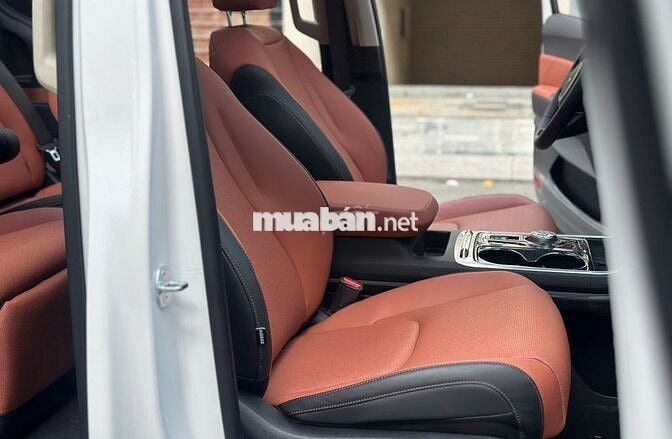 Kia Carnival Signature 2025 Trắng 7 chỗ 2000 km