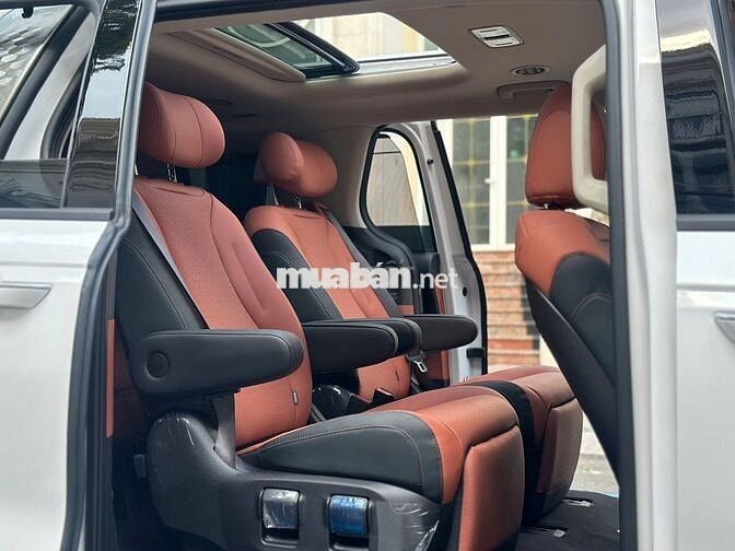 Kia Carnival Signature 2025 Trắng 7 chỗ 2000 km