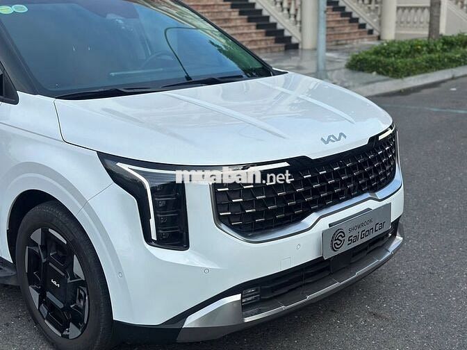 Kia Carnival Signature 2025 Trắng 7 chỗ 2000 km