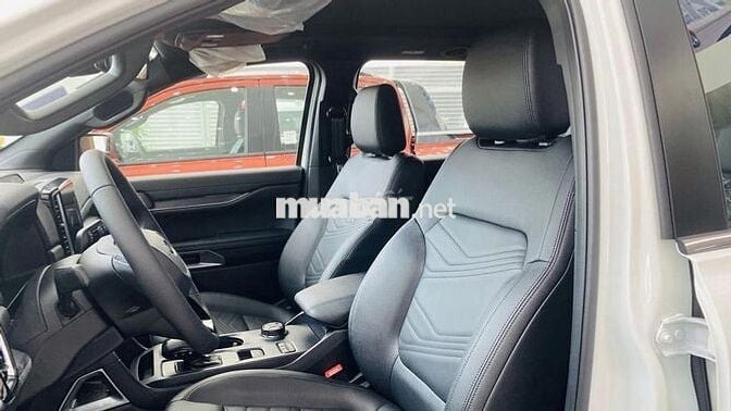 CÒN 01 EVEREST TITANIUM 4X4 VIN 25 TRẮNG GIAO NGAY