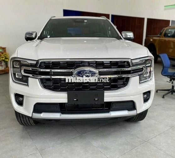 CÒN 01 EVEREST TITANIUM 4X4 VIN 25 TRẮNG GIAO NGAY