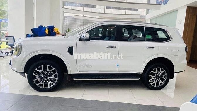 CÒN 01 EVEREST TITANIUM 4X4 VIN 25 TRẮNG GIAO NGAY