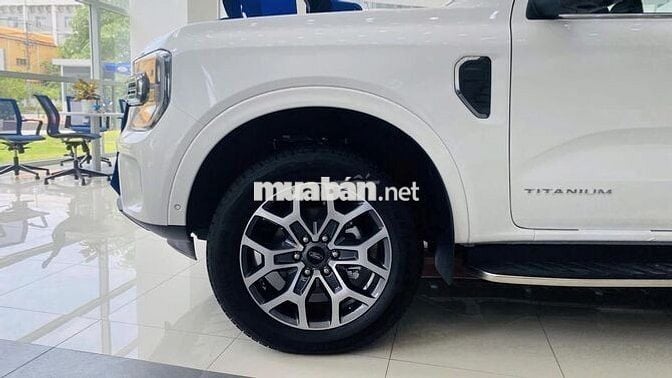 CÒN 01 EVEREST TITANIUM 4X4 VIN 25 TRẮNG GIAO NGAY