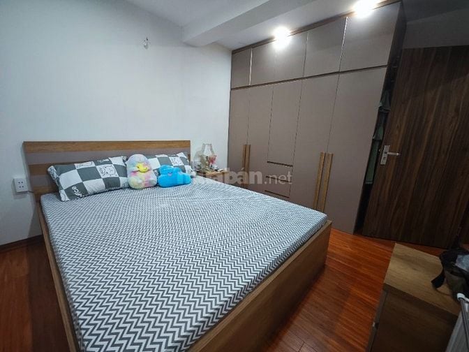Bán nhà tập thể tầng 3 diện tích 85m2, 4 ngủ, 2 VS, giá  6,399 tỷ