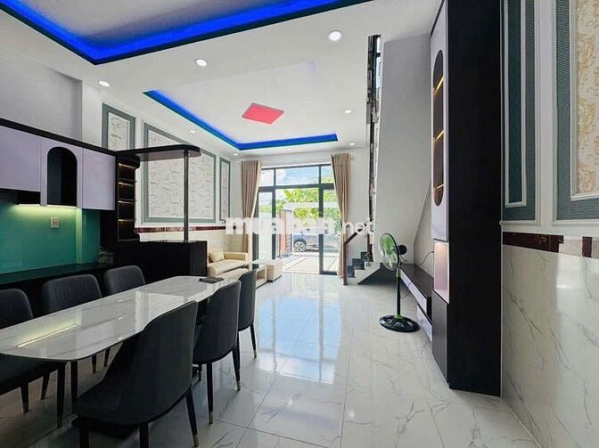 Bán nhà ngộp SHR 5×17 gần Cầu Lớn Hóc Môn, 3PN 3WC hoàn công