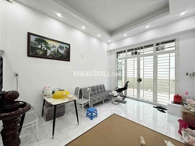 NHÀ HẺM XE HƠI LÝ THƯỜNG KIỆT – ĐỐI DIỆN NHÀ THI ĐẤU PHÚ THỌ – TRUNG T