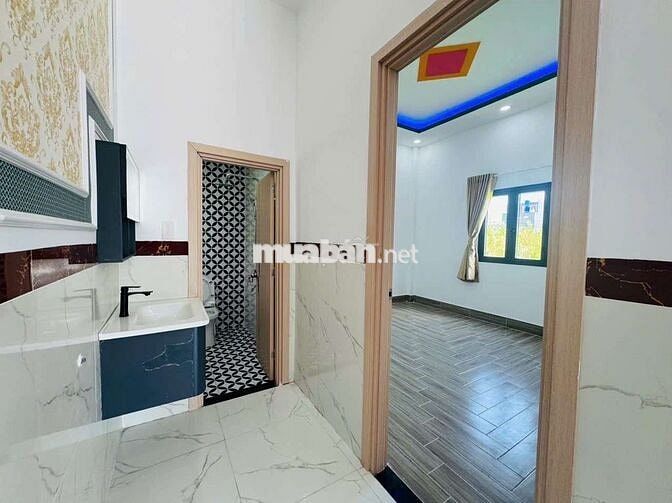 Bán nhà ngộp SHR 5×17 gần Cầu Lớn Hóc Môn, 3PN 3WC hoàn công