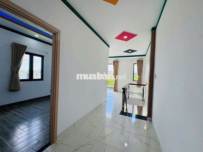 Bán nhà ngộp SHR 5×17 gần Cầu Lớn Hóc Môn, 3PN 3WC hoàn công
