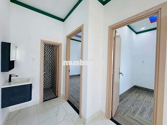 Bán nhà ngộp SHR 5×17 gần Cầu Lớn Hóc Môn, 3PN 3WC hoàn công