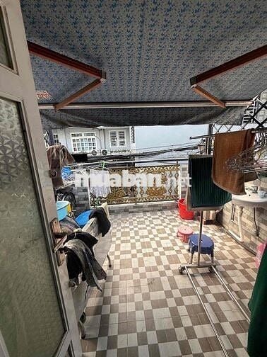 NHÀ HẺM XE HƠI LÝ THƯỜNG KIỆT – ĐỐI DIỆN NHÀ THI ĐẤU PHÚ THỌ – TRUNG T
