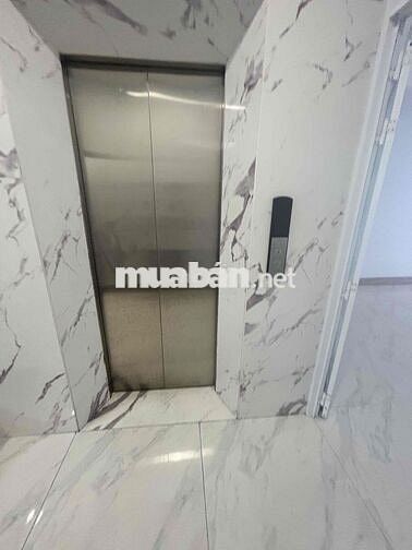 TOÀ NHÀ VĂN PHÒNG - 6 x 20 - 5 LẦU - TRỐNG SUỐT - THANG MÁY