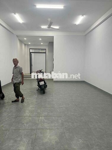 TOÀ NHÀ VĂN PHÒNG - 6 x 20 - 5 LẦU - TRỐNG SUỐT - THANG MÁY