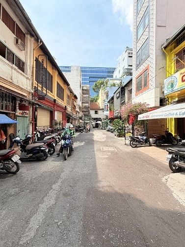 Bán nhà cũ tiện xây mới Nguyễn Công Trứ Q.1 - 4,5m x 24,5m giá 26 tỷ