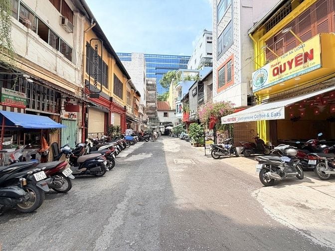 Bán nhà cũ tiện xây mới Nguyễn Công Trứ Q.1 - 4,5m x 24,5m giá 26 tỷ